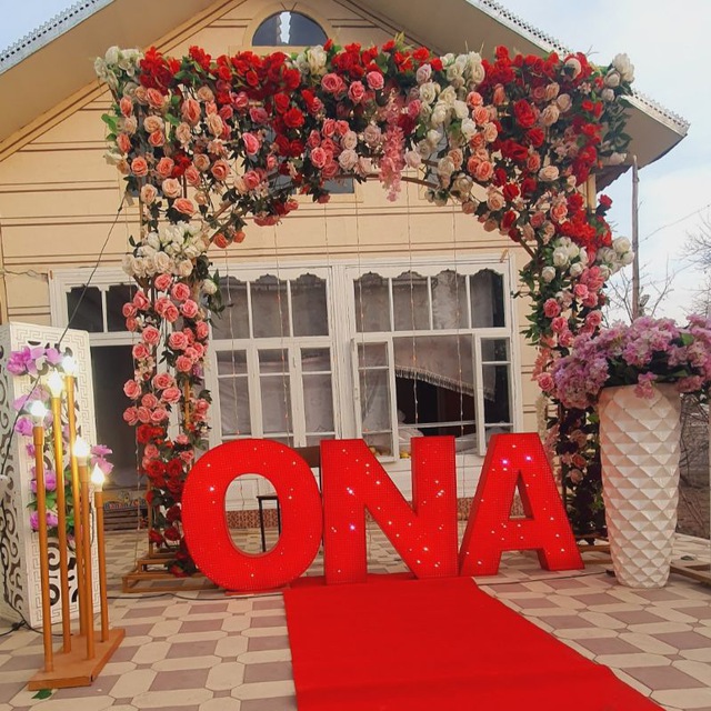 BIRLASHGAN SHOXONA DECOR GULLARI